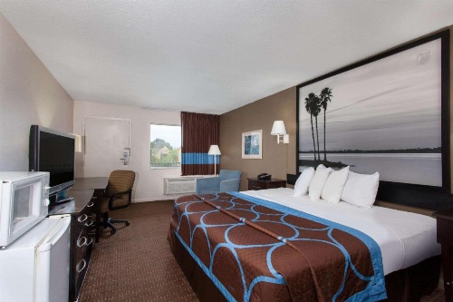 Super 8 by Wyndham Kissimmee image 10