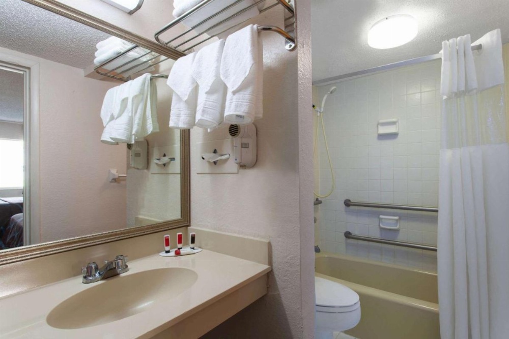 Super 8 by Wyndham Kissimmee